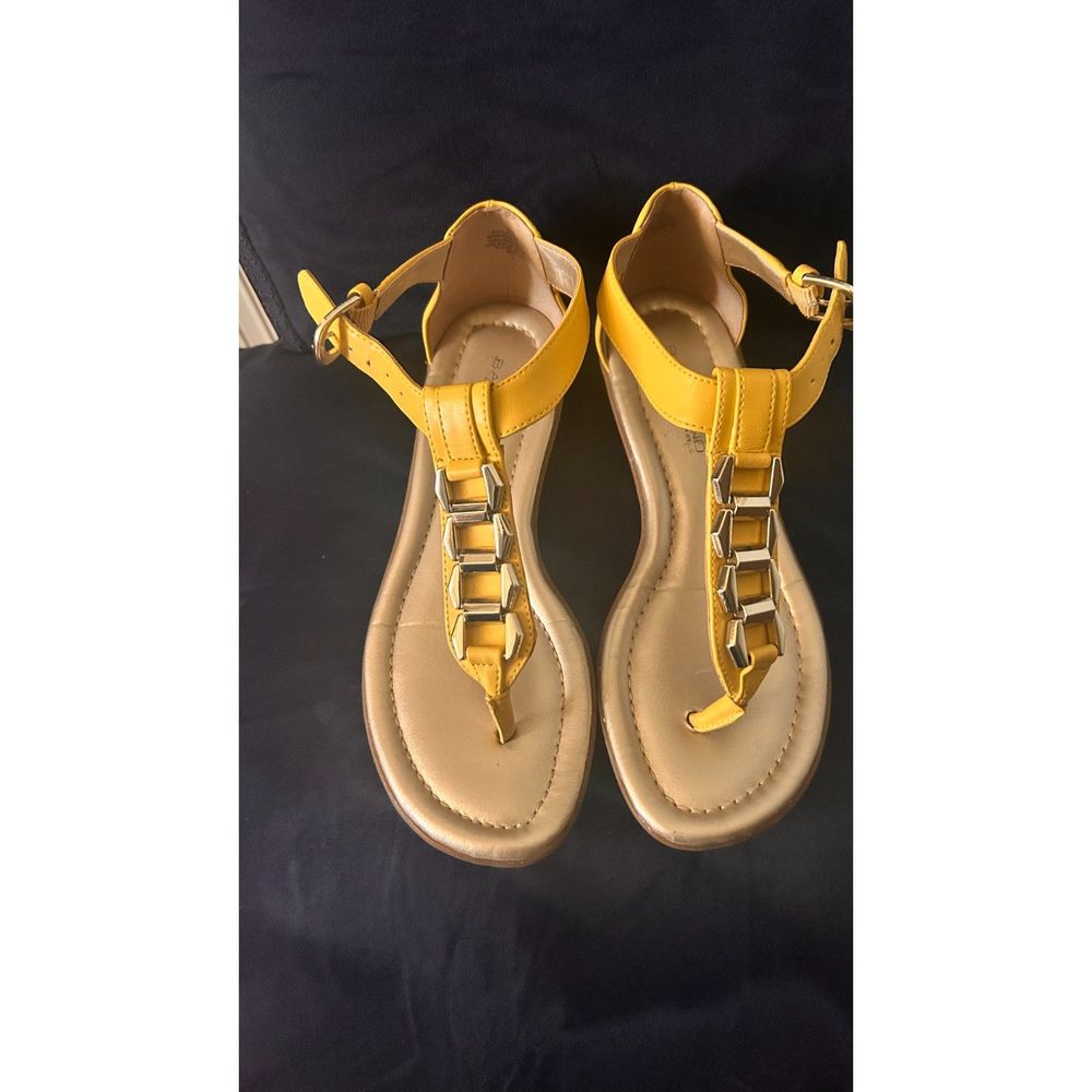 Bandolino Strappy Sandals, Yellow with Gold Chain Accents SZ 6